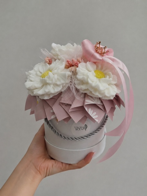 Flower Box Premium z Kwiatami Mydlanymi – Elegancki Prezent na Urodziny, Dzień Kobiet i Rocznicę