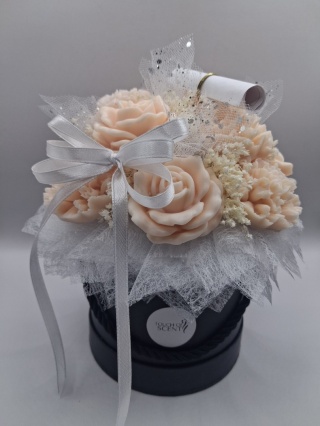 Flower Box „Ukryte w Kwiatach” – zapachowy box z bazy glicerynowej