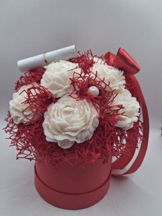 Odsłona 13 – prezent dla niej bez okazji | Personalizowany flower box z kwiatami z bazy glicerynowej