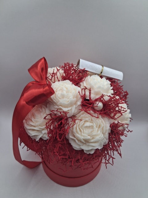 Odsłona 13 – prezent dla niej bez okazji | Personalizowany flower box z kwiatami z bazy glicerynowej
