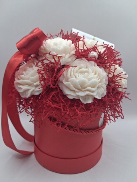 Odsłona 13 – prezent dla niej bez okazji | Personalizowany flower box z kwiatami z bazy glicerynowej